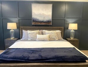 4 bedrooms, desk, iron/ironing board, travel crib - Modern Upper Pines Chalet (Gallatin Gateway)