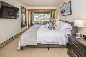 3 bedrooms, desk, iron/ironing board, free WiFi - Stunning Lone Peak Views! Skycrest 1723 (Gallatin Gateway)