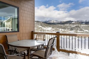 Outdoor dining - Luxurious Ski-In/Ski-Out Retreat (Big Sky)