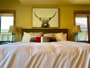 WiFi - Stunning Mountain View Home, steps to Town Center (Big Sky)