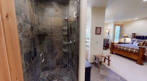 Shower, jetted bath, hair dryer, towels - Luxurious Black Eagle Chalet (Big Sky)