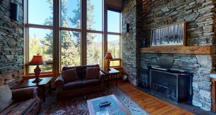 Luxurious Black Eagle Chalet