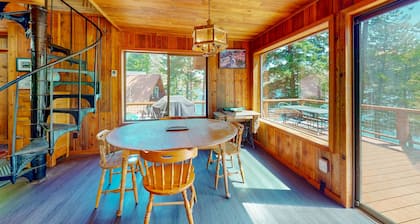 Nana and Papa's | Lakefront, dog-friendly home in Joseph with amazing yard, deck