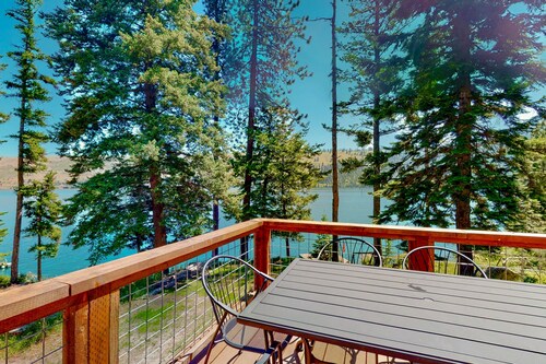 Nana and Papa's | Lakefront, dog-friendly home in Joseph with amazing yard, deck