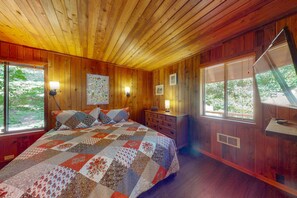 4 bedrooms, iron/ironing board, Internet, bed sheets