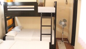 A bunk bed room with a ceiling fan and a television on the wall. - Hotel Zentrico (Chiclayo)