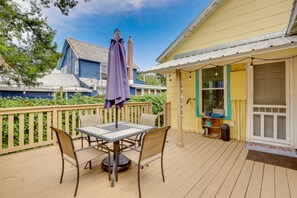 Outdoor dining - Pet-Friendly St Augustine Home: Steps to Downtown! (St. Augustine)