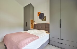 2 Schlafzimmer, Reisekinderbett, kostenloses WLAN, Bettwäsche