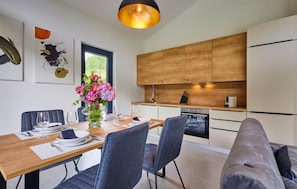 Réfrigérateur, four, lave-vaisselle, cafetiÚre/bouilloire