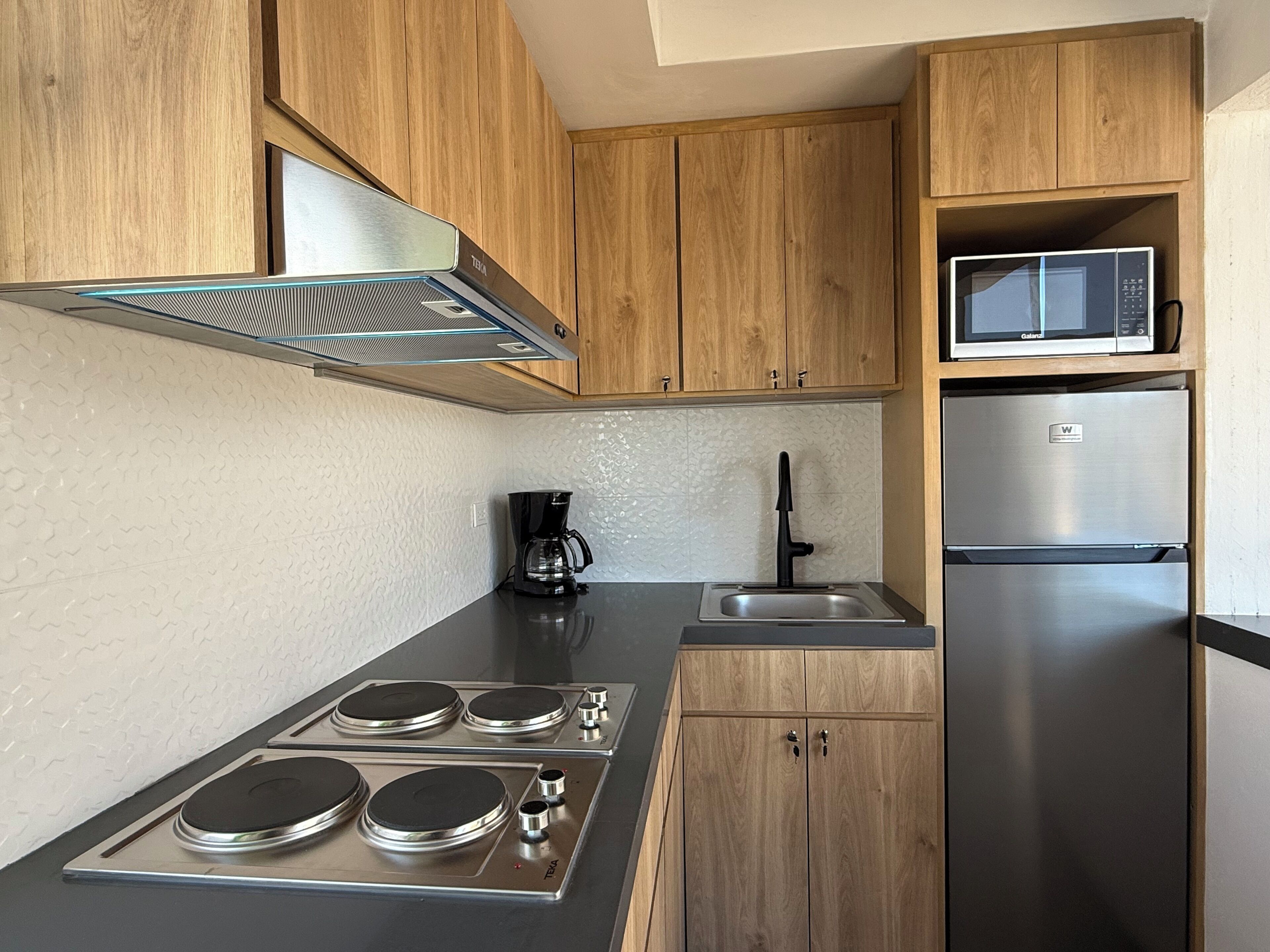 Fridge, microwave, oven, coffee/tea maker