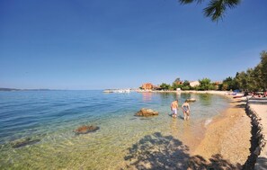 Una spiaggia nelle vicinanze