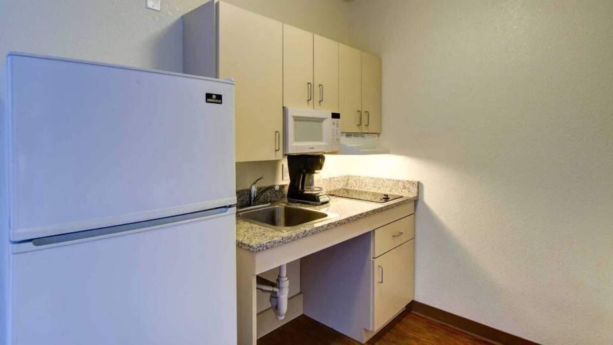 Mini-fridge, microwave, oven, stovetop