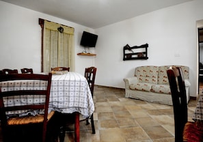 Dining - ANCIENT FARMHOUSE SURROUNDED BY GREENERY (Sezze)