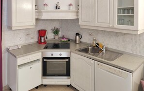 Fridge, oven, coffee/tea maker