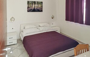 2 bedrooms, free WiFi, bed sheets - Awesome apartment in Rtina with kitchen (Rtina)