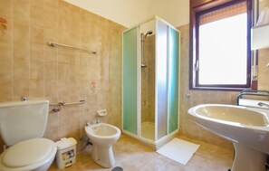 Shower, hair dryer - Cozy home in Siracusa with house a panoramic view (Siracusa)