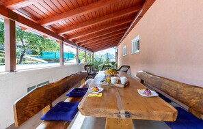 Outdoor dining - 2 bedroom beautiful apartment in Mucici (Mucici)