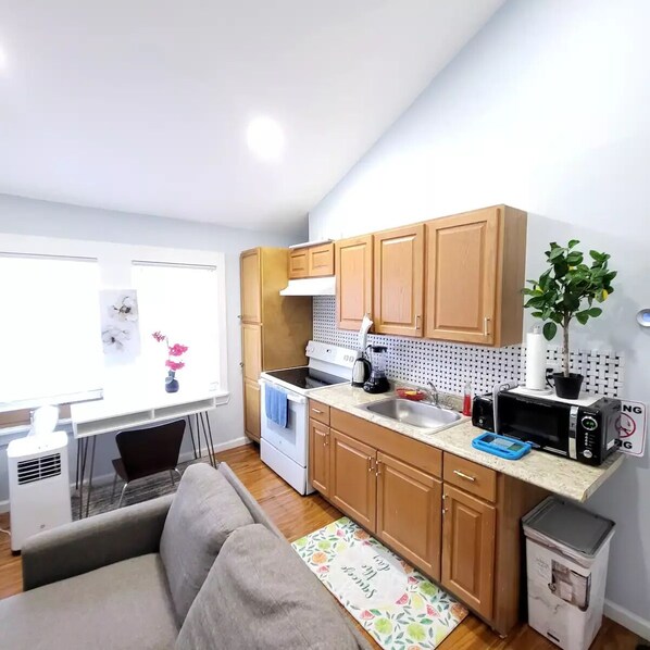 Enjoy a compact apartment with a kitchen, dining area, and air conditioning unit.