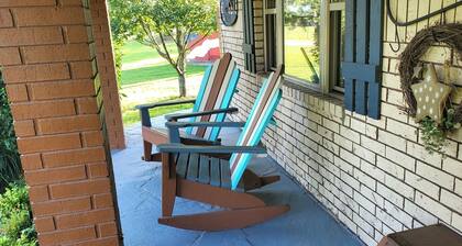 Rich Mountain Home Away -
Wifi, Forest trails for all ATV'S, horses and hiking!