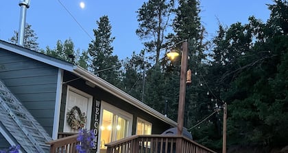 Cozy Cottage Getaway ✔️Hot tub ✔️Views ✔️Pet Friendly