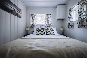 2 bedrooms, travel crib, WiFi - The Vintage Two at Lakeshore Pines is a cozy 2 bd/1ba unit with Beach Access! (Port Austin)