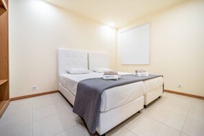 2 bedrooms, iron/ironing board, Internet, bed sheets