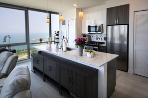 Kühlschrank, Ofen, Geschirrspüler, Mixer