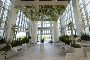 Interior - 1 Bedroom Luxury on Grant Park - Chicago's "Front Lawn" (Chicago)