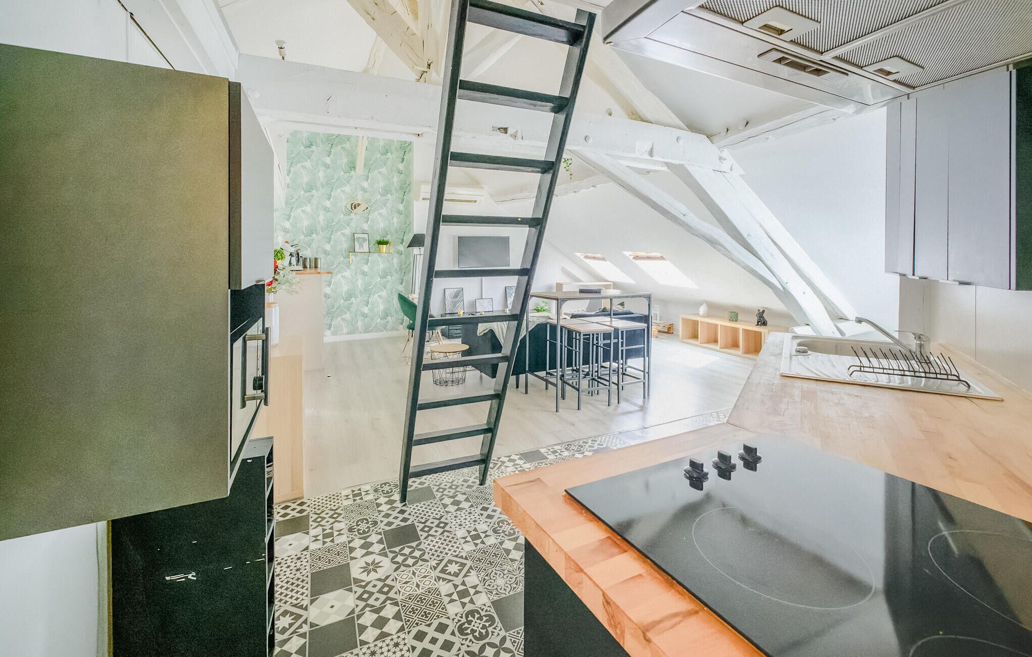 Réfrigérateur, plaque de cuisson, cafetière/bouilloire