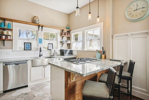 獨棟房屋, 多張床, 庭院, 花園景觀 | 私人廚房 | 電冰箱、微波爐、烤箱、爐台