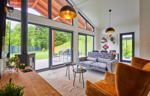 Smart TV, fireplace, stereo