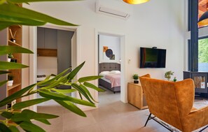 2 bedrooms, travel crib, free WiFi, bed sheets