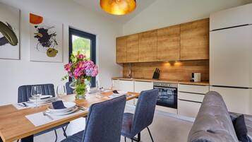 Jääkaappi, uuni, astianpesukone, kahvin-/teenkeitin