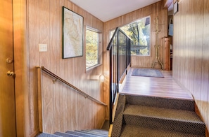 Interior - Yosemite's Riverfront Retreat (Yosemite National Park)