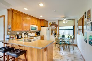 Fridge, microwave, stovetop, dishwasher - Emory Vacation Rental w/ Lake Fork Boat Access! (Emory)