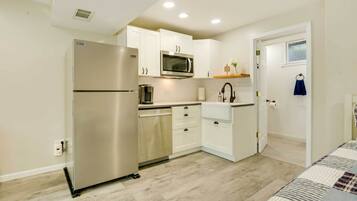 Fridge, microwave, dishwasher, coffee/tea maker