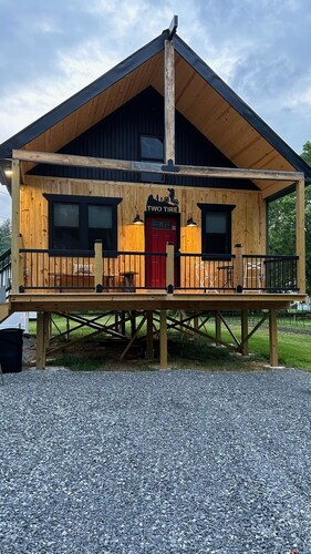 Cozy retreat  2 min bike ride to Greenbrier Trail 2 ride/ river to fly fish. 