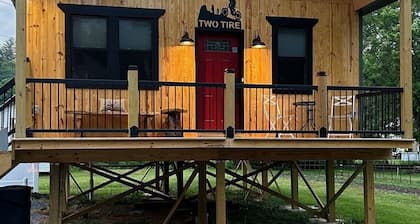 Cozy retreat 2 min bike ride to Greenbrier Trail 2 ride/ river to fly fish.