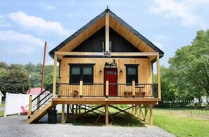 Exterior - Cozy retreat 2 min bike ride to Greenbrier Trail 2 ride/ river to fly fish. (Marlinton)