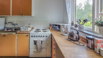 KylskÄp, spishÀll, diskmaskin och kaffe- och tebryggare