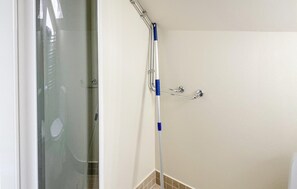 Shower - Stunning apartment in Fårbo with WiFi (Fårbo)