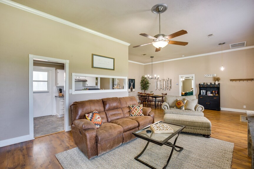 By Lake Murray State Park, Golf! Home On Large Lot - Lake Murray, OK