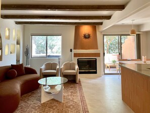 Smart-TV, Kamin, Tischfußball, Stereoanlage