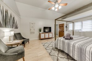 3 Schlafzimmer, Schreibtisch, Bügeleisen/Bügelbrett, Reisekinderbett