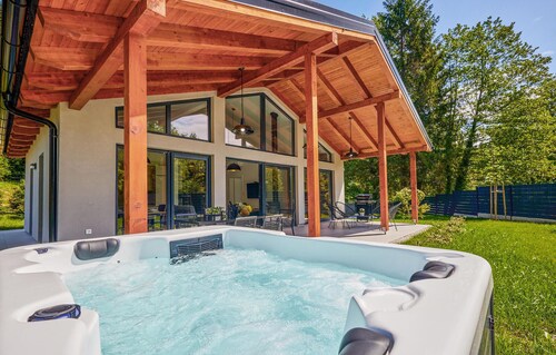 COZY HOME WITH JACUZZI&SAUNA
