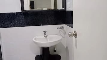 Standard Room | Bathroom | Shower, rainfall showerhead, hair dryer, towels