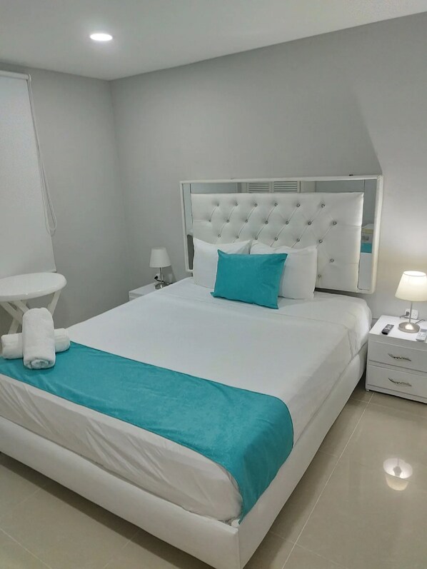 Basic Room | Individually decorated, individually furnished, iron/ironing board - Hotel BM-17 Cerca Al Mar (Cartagena)