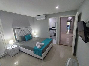 Individually decorated, individually furnished, iron/ironing board - Hotel BM-17  Cerca Al Mar  (Cartagena)