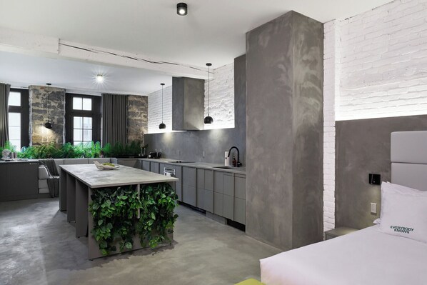 1 habitación, tabla de planchar con plancha, cuna de viaje y wifi 