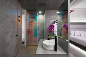 Dusche, Haartrockner, Handtücher
